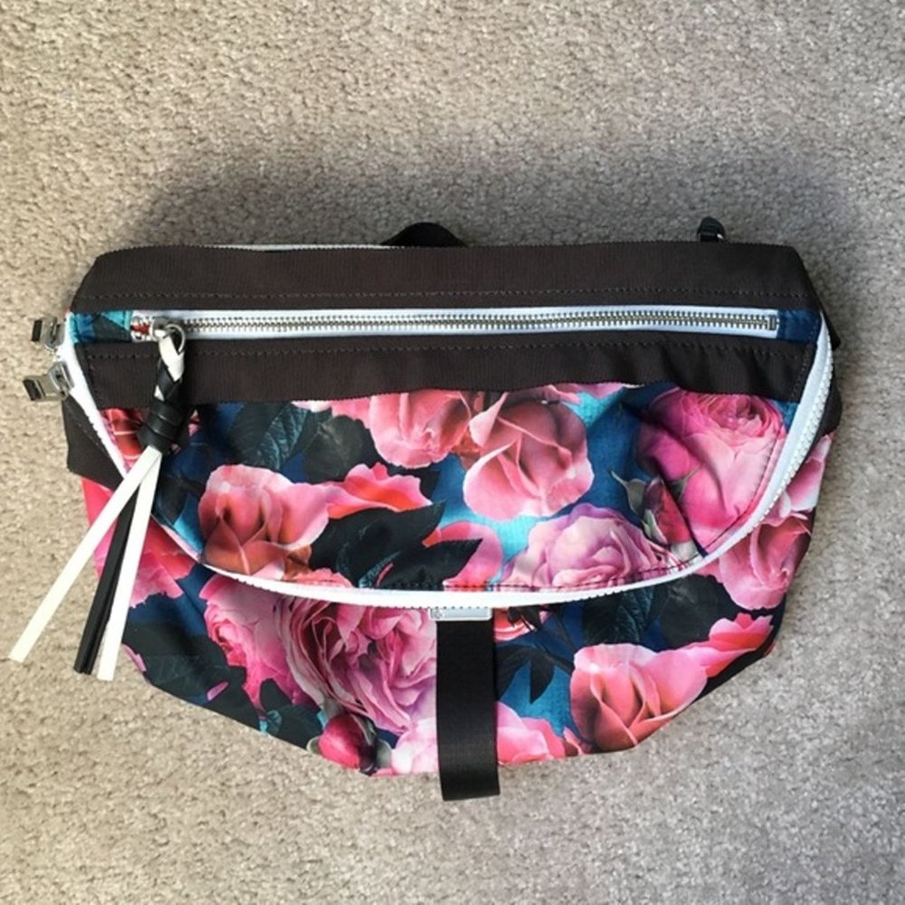 Lululemon Go Lightly Bag- Secret Garden